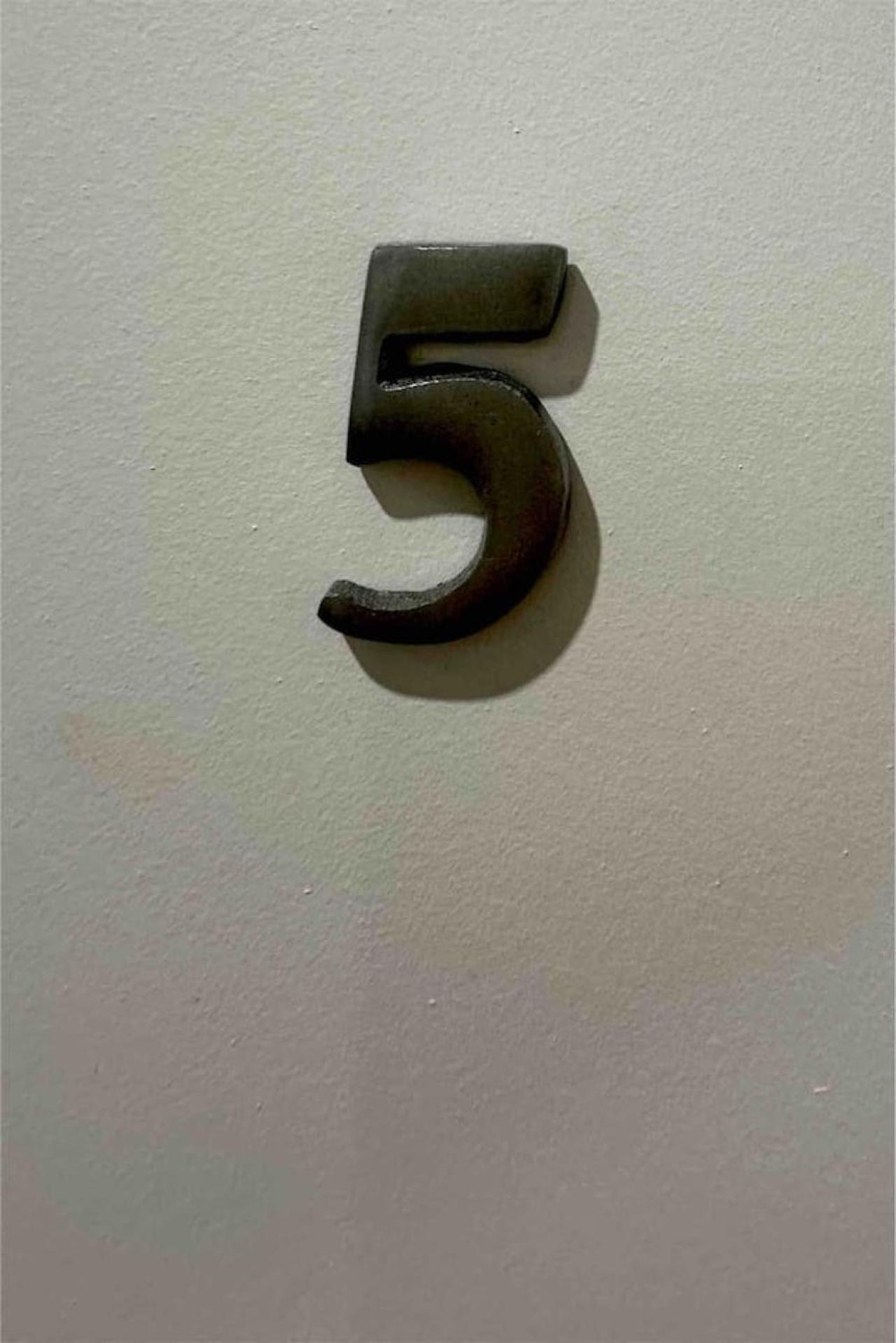 Zone 1 *