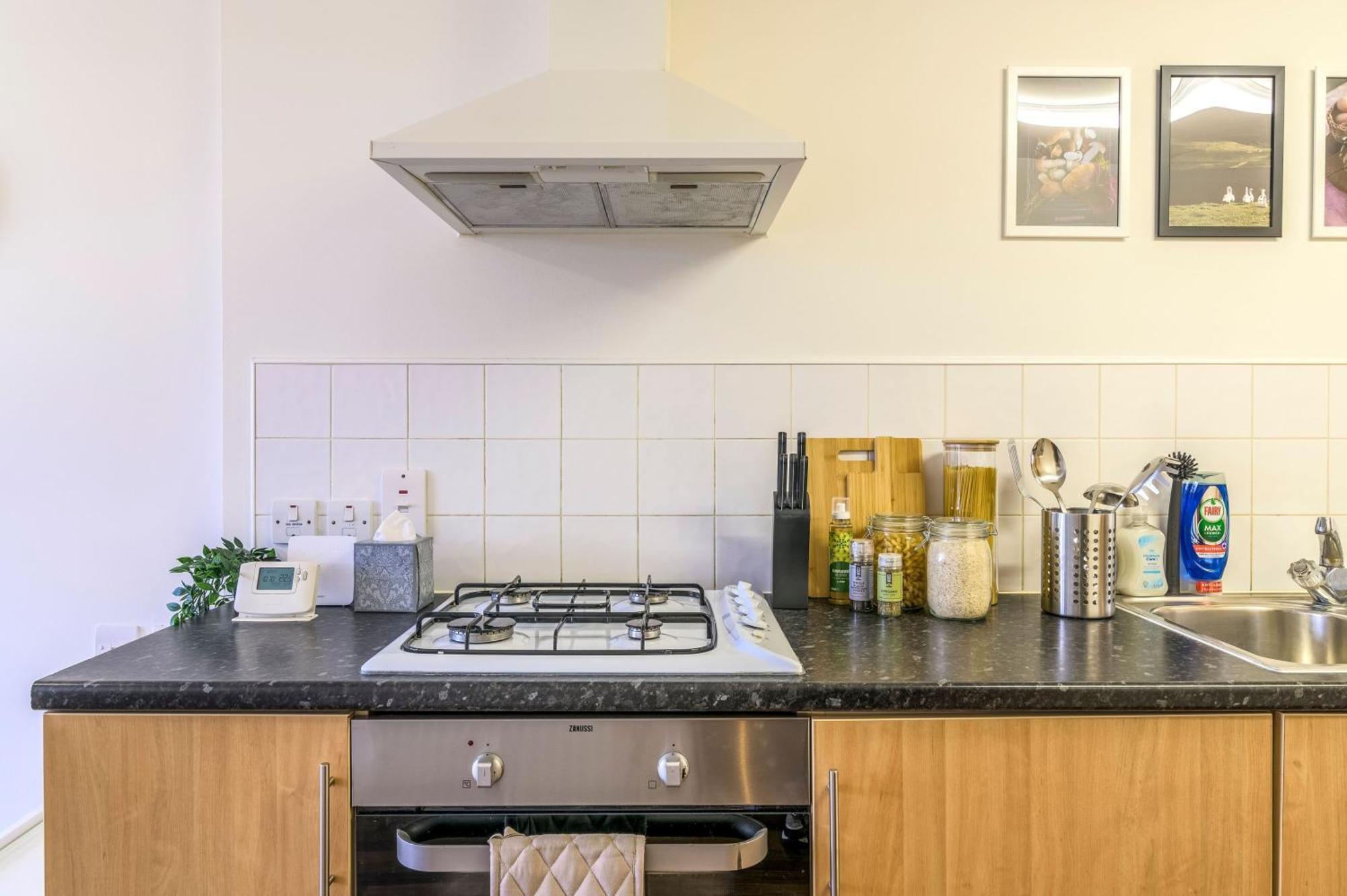 Warm 2-bed Flat By Livestay Short Lets & Serviced Apartamento