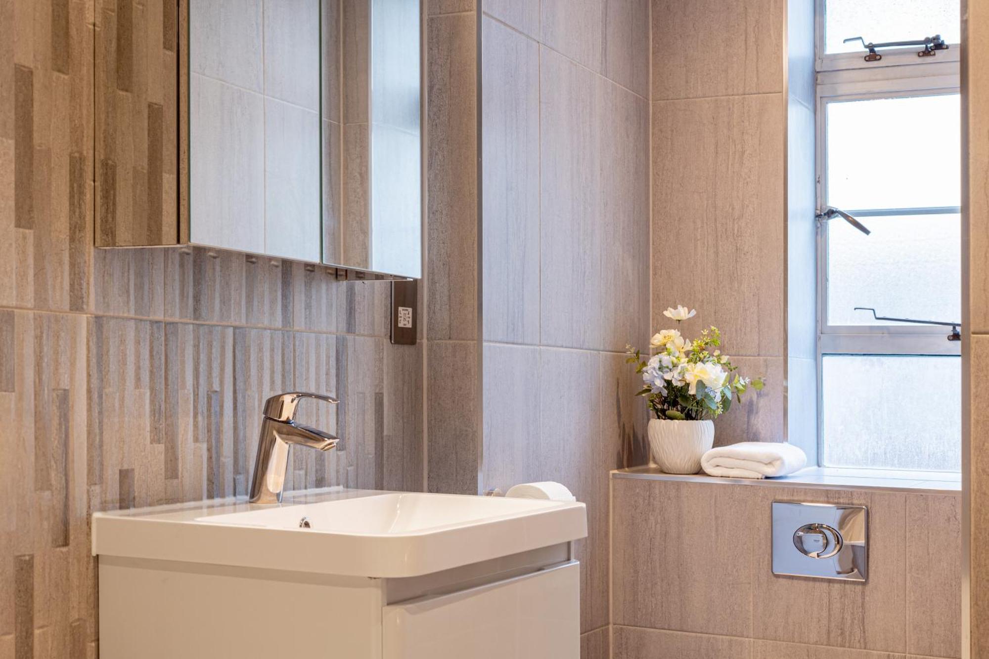 Charming In Prestigious Chelsea London
