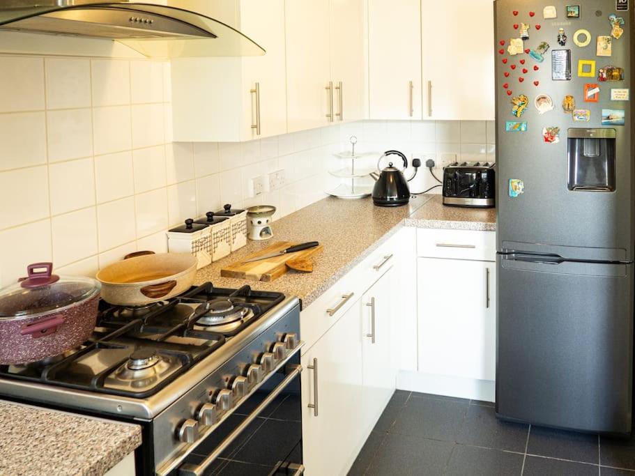 Adorable Hackney Flat With Balcony Apartamento Londres