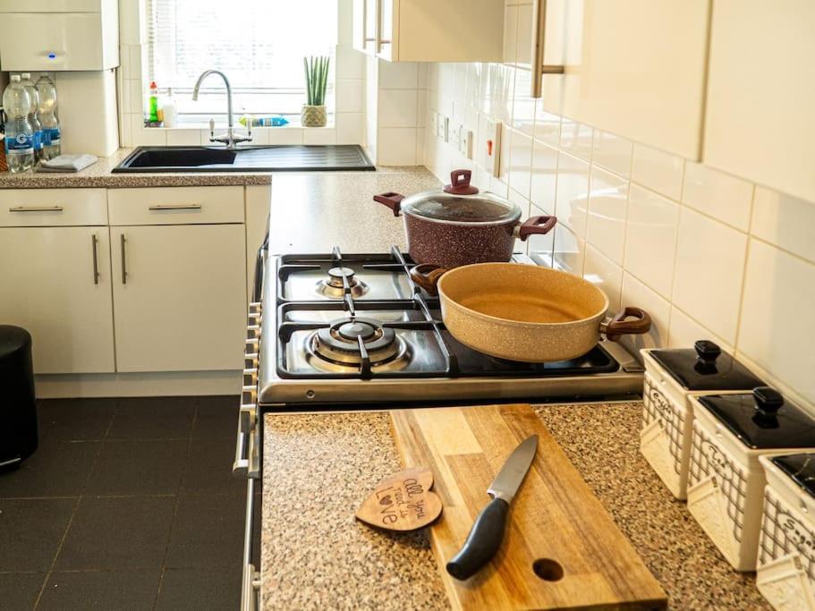 Adorable Hackney Flat With Balcony Londres