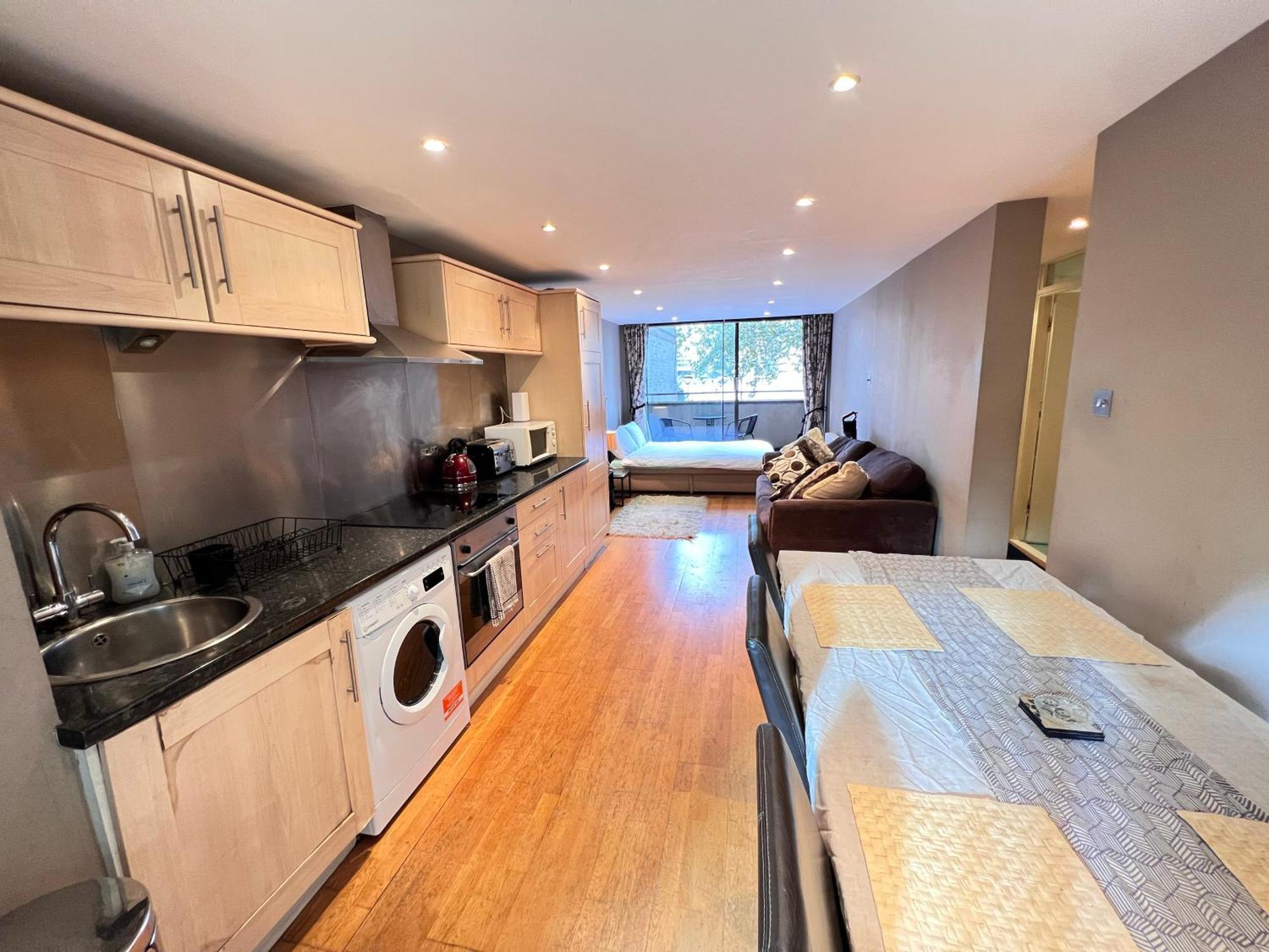 Hotel River Thames View Entire In The Most Cental London