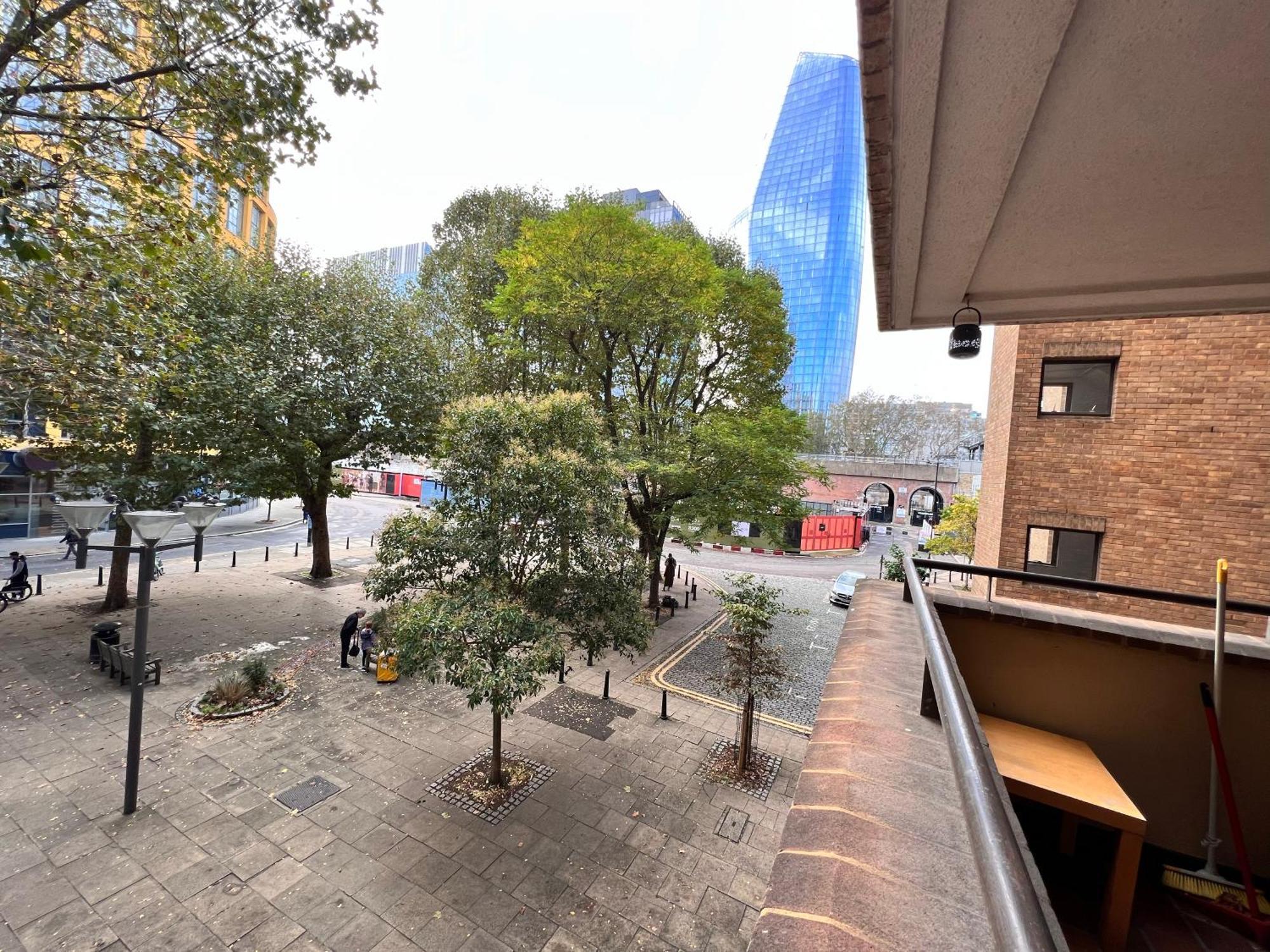 Hotel River Thames View Entire In The Most Cental London