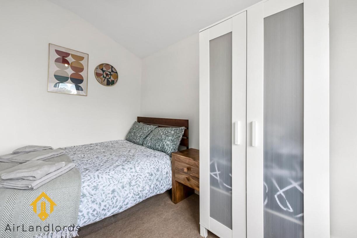 Fabolous 2 Bedroom Flat Near Westfield Shopping * Londres