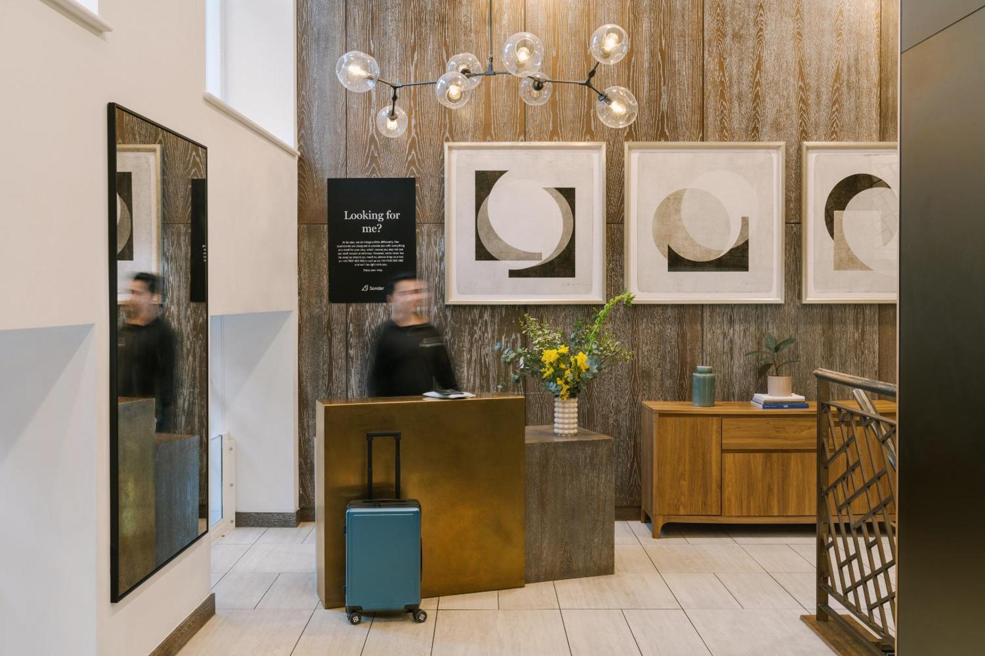 Sonder The Arts Council 4* Londres