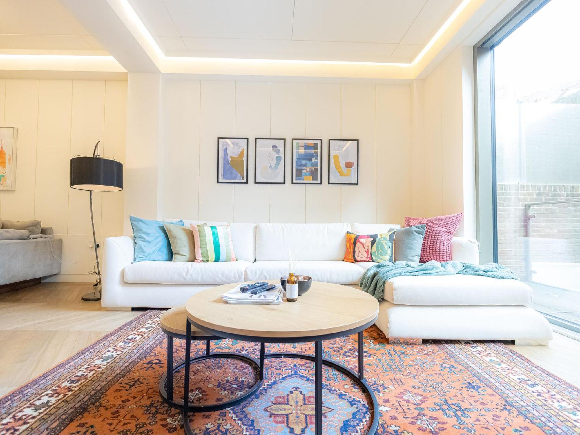 Modern Deluxe Five Bedroom House Near Chalk Farm Station By Belvilla * Londres