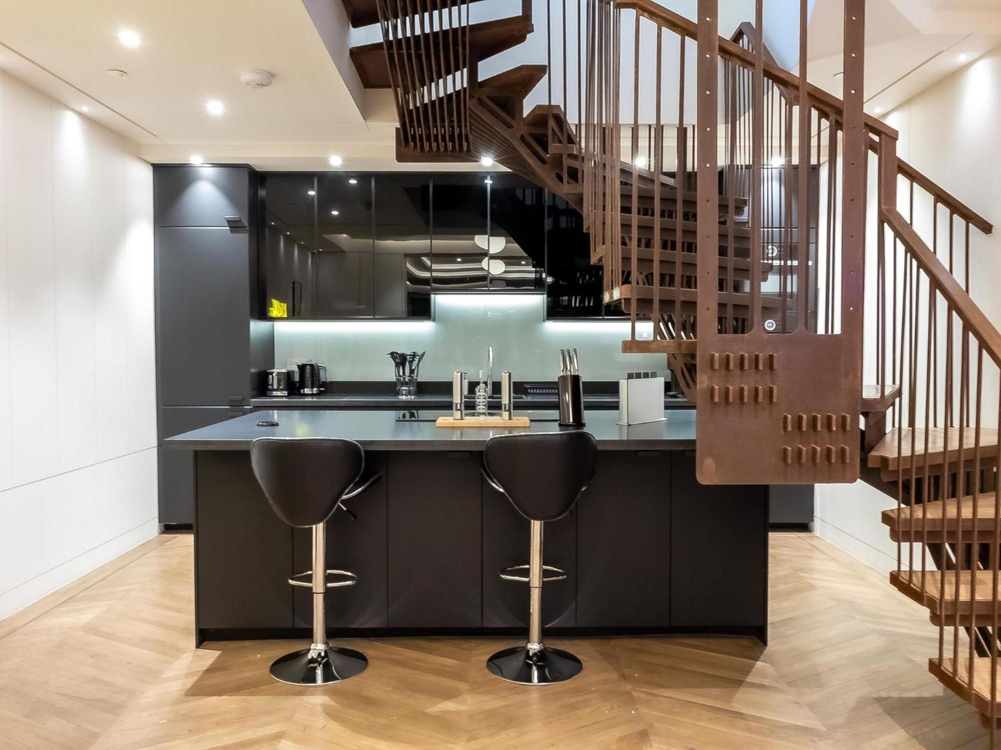 Modern Deluxe Five Bedroom House Near Chalk Farm Station By Belvilla Apartamento