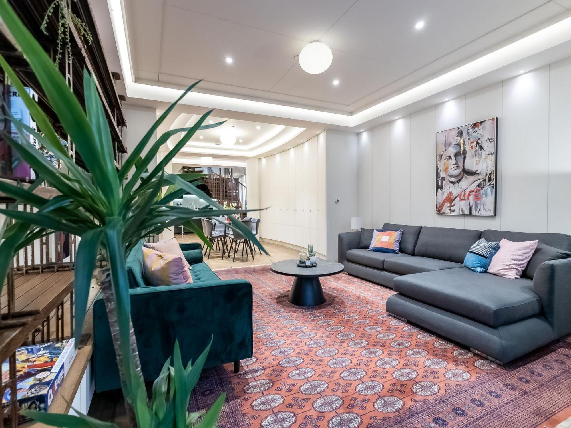 Modern Deluxe Five Bedroom House Near Chalk Farm Station By Belvilla Londres