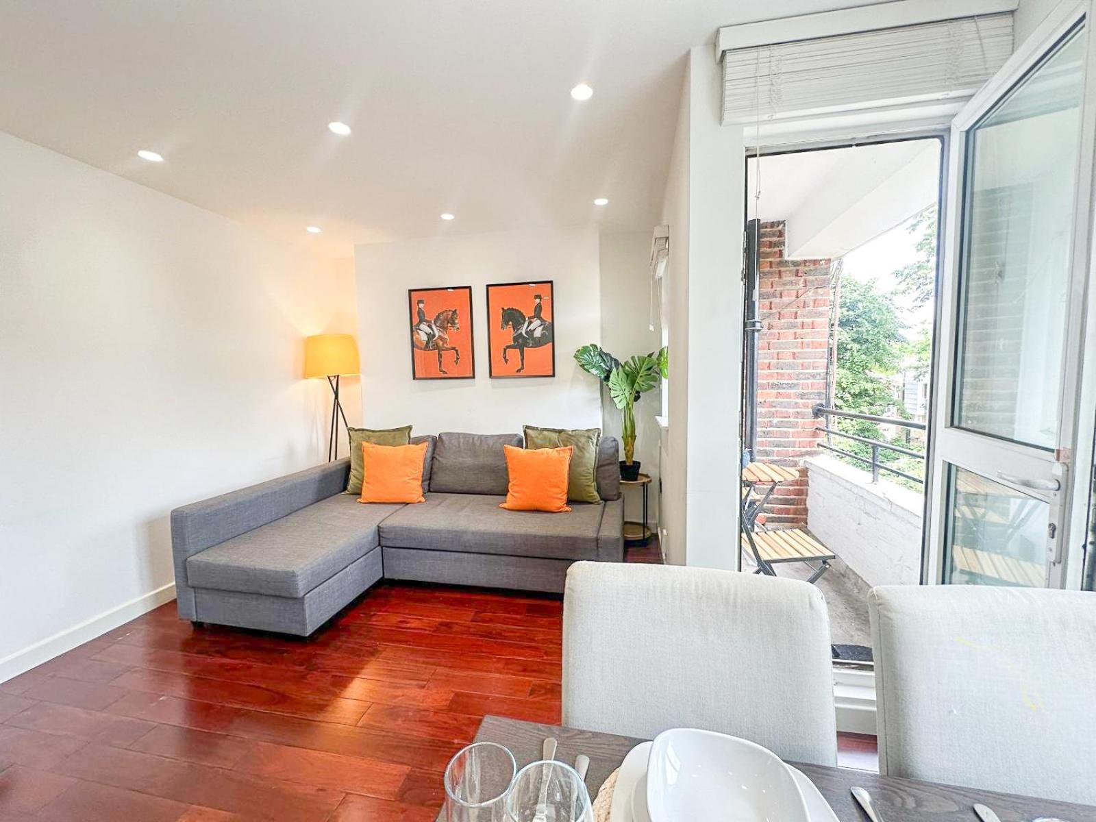 Charming 2-bedroom Flat With Private Balcony Near Islington Station, Canonbury Apartamento *