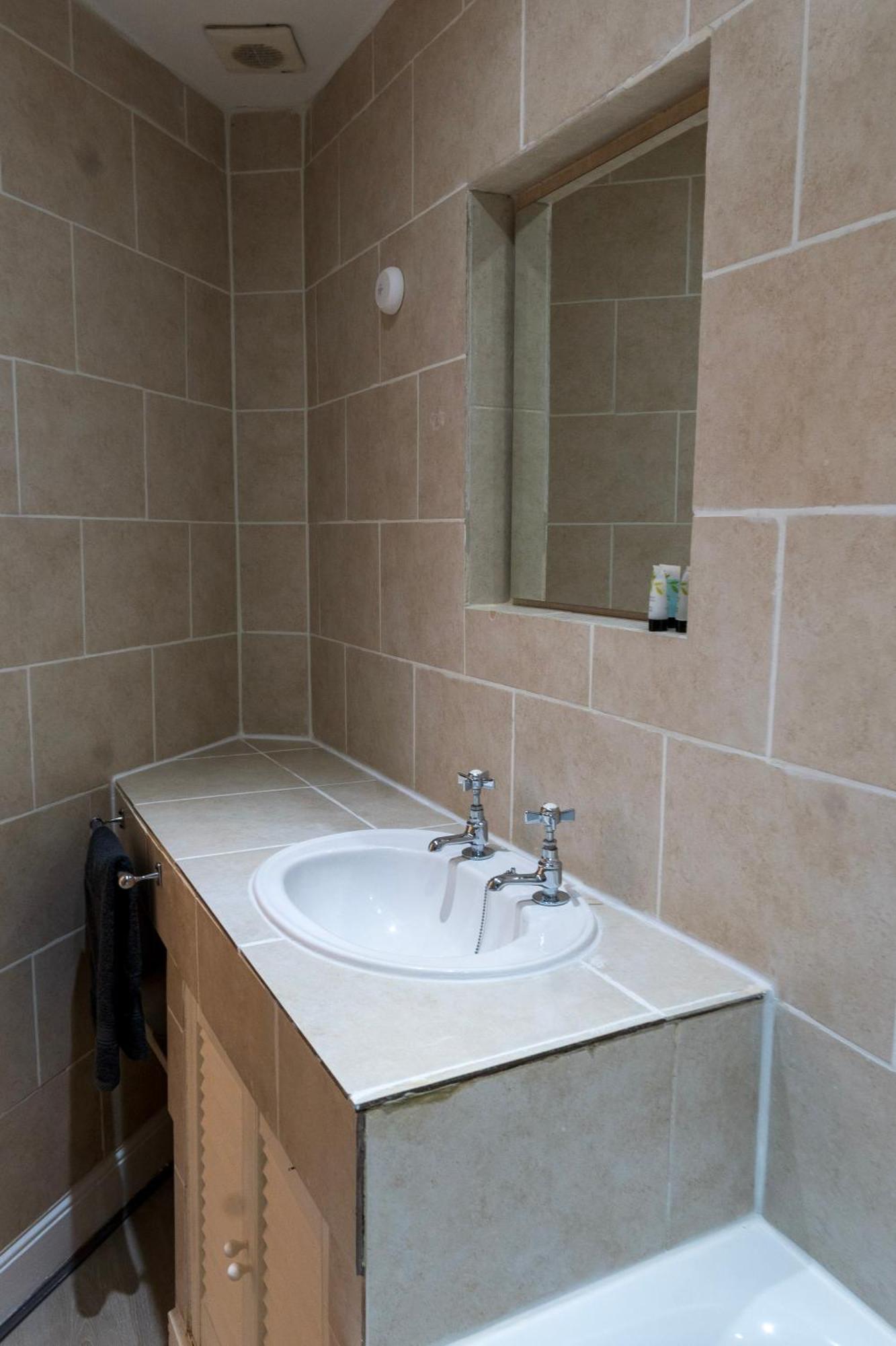 5c- Stylish Urban Retreat - Spacious 2 Bed Flat Appartement Londres