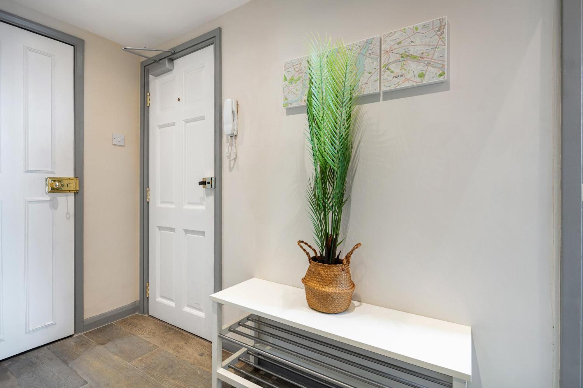 5a - Bright And Airy 2 Bedroom - Close To *