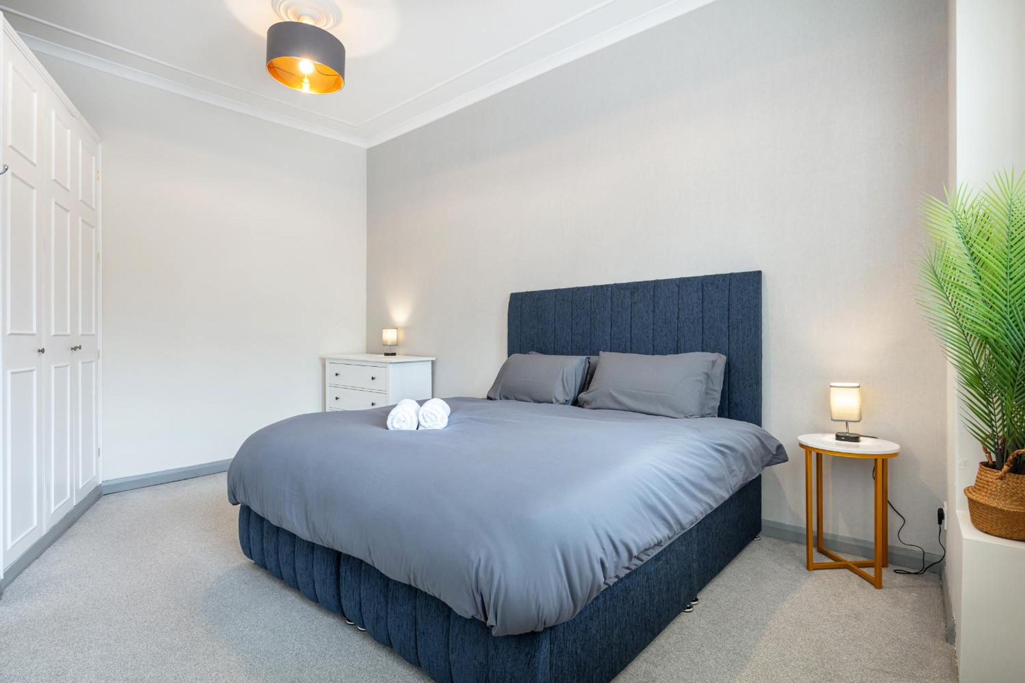 5a - Bright And Airy 2 Bedroom - Close To *