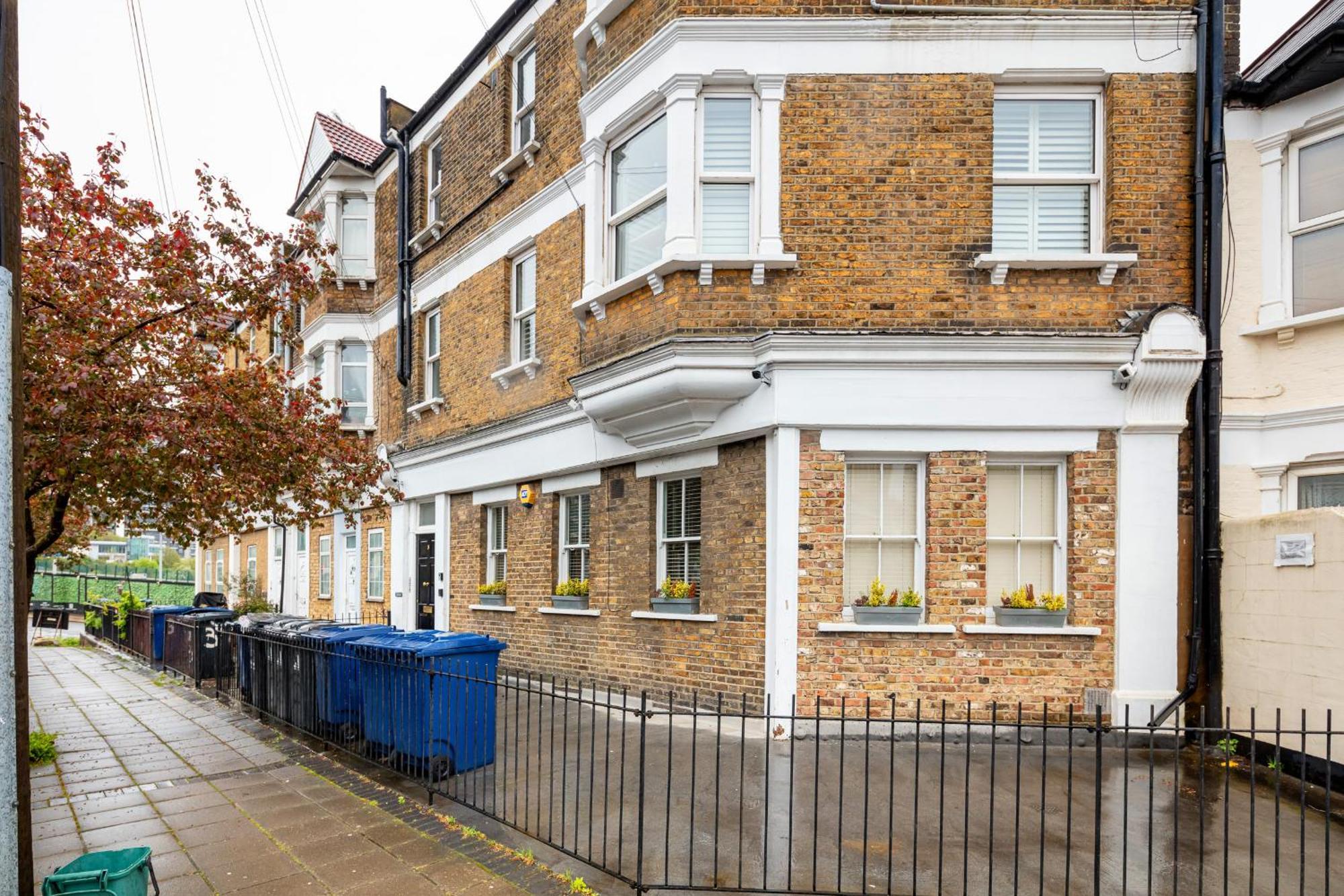 5a - Bright And Airy 2 Bedroom - Close To *
