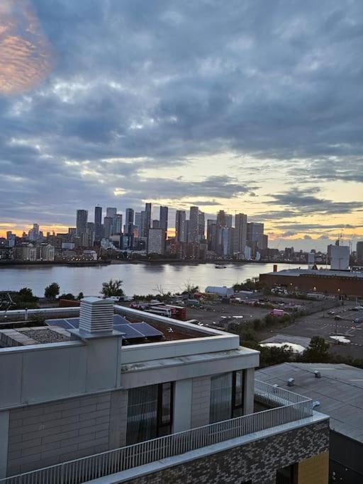 Apartment Modern 1-bed With Panoramic View In London