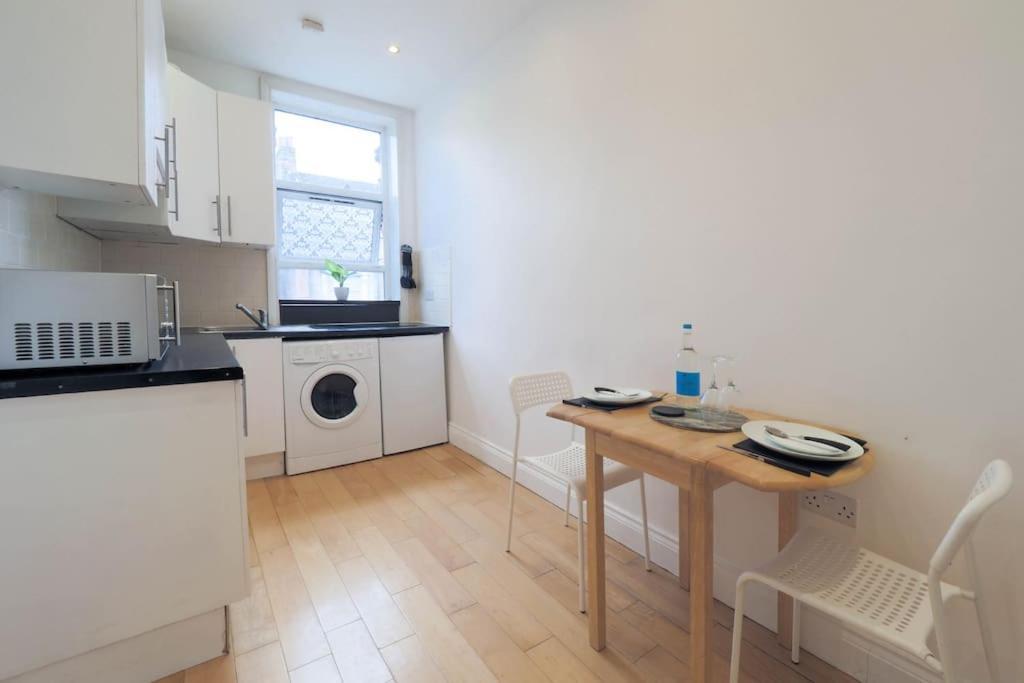 S3 Full In Kilburn With Kitchen Zone 2 Londres