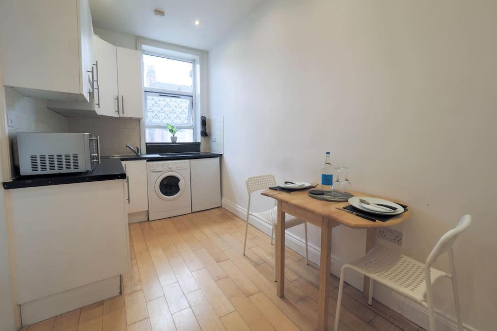 S3 Full In Kilburn With Kitchen Zone 2 * Londres