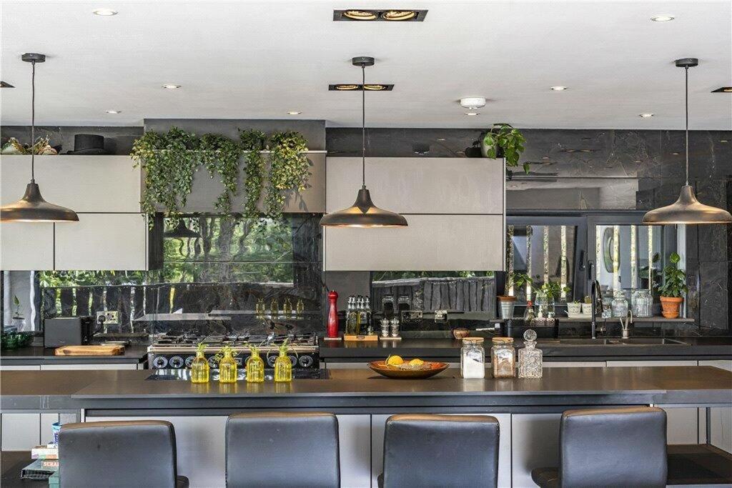 Villa The Ridge London - Luxury Designer With Hot Tub And Sauna, Bexley Borough Of London *