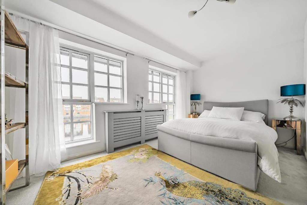 Modern 3 Bedroom, 3 Bathroom, Parking, River View Appartement Londres