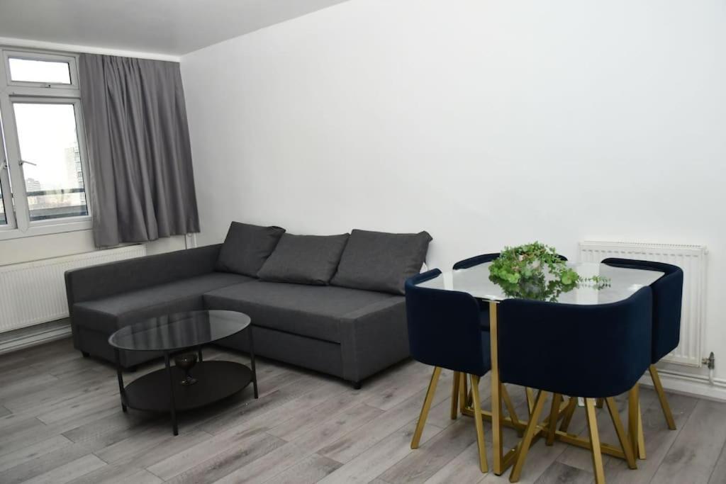 Away From Apartamento *