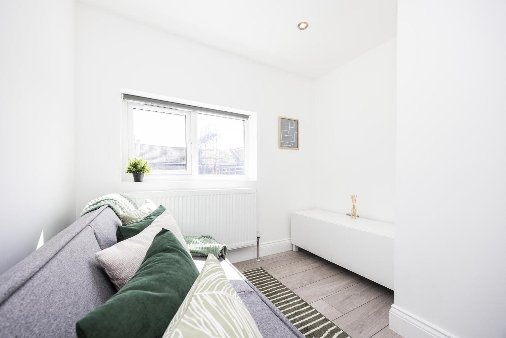 Beautiful 3-bed In Shepherd's Bush Apartment London
