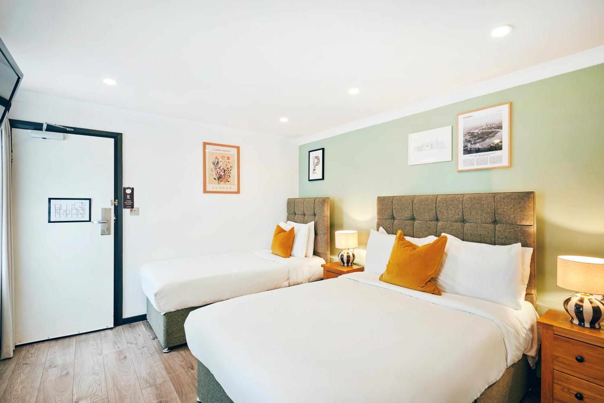 Huttons Hotel, Victoria
