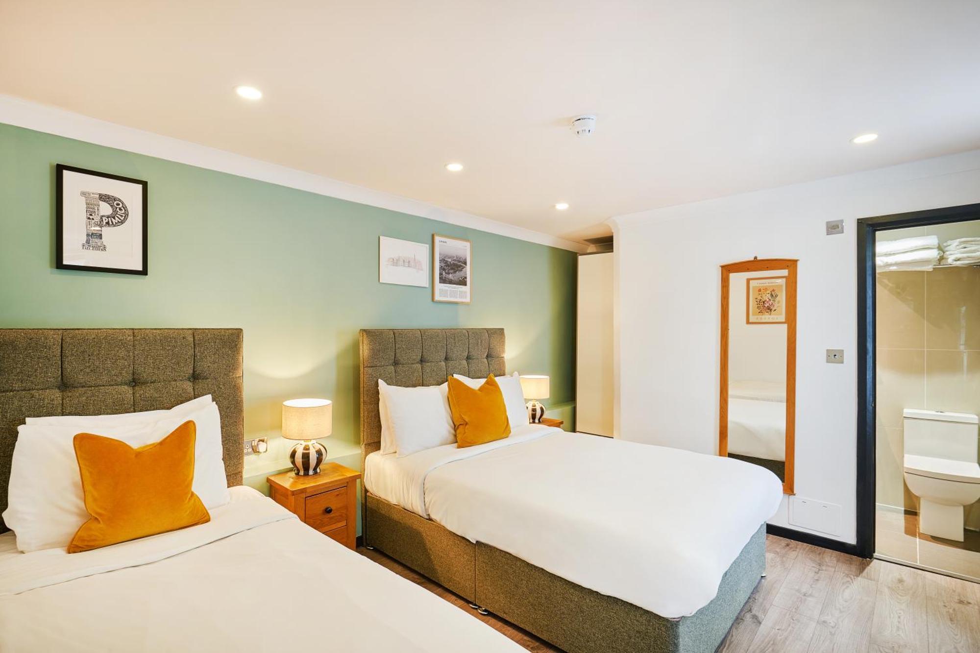 Huttons Hotel, Victoria