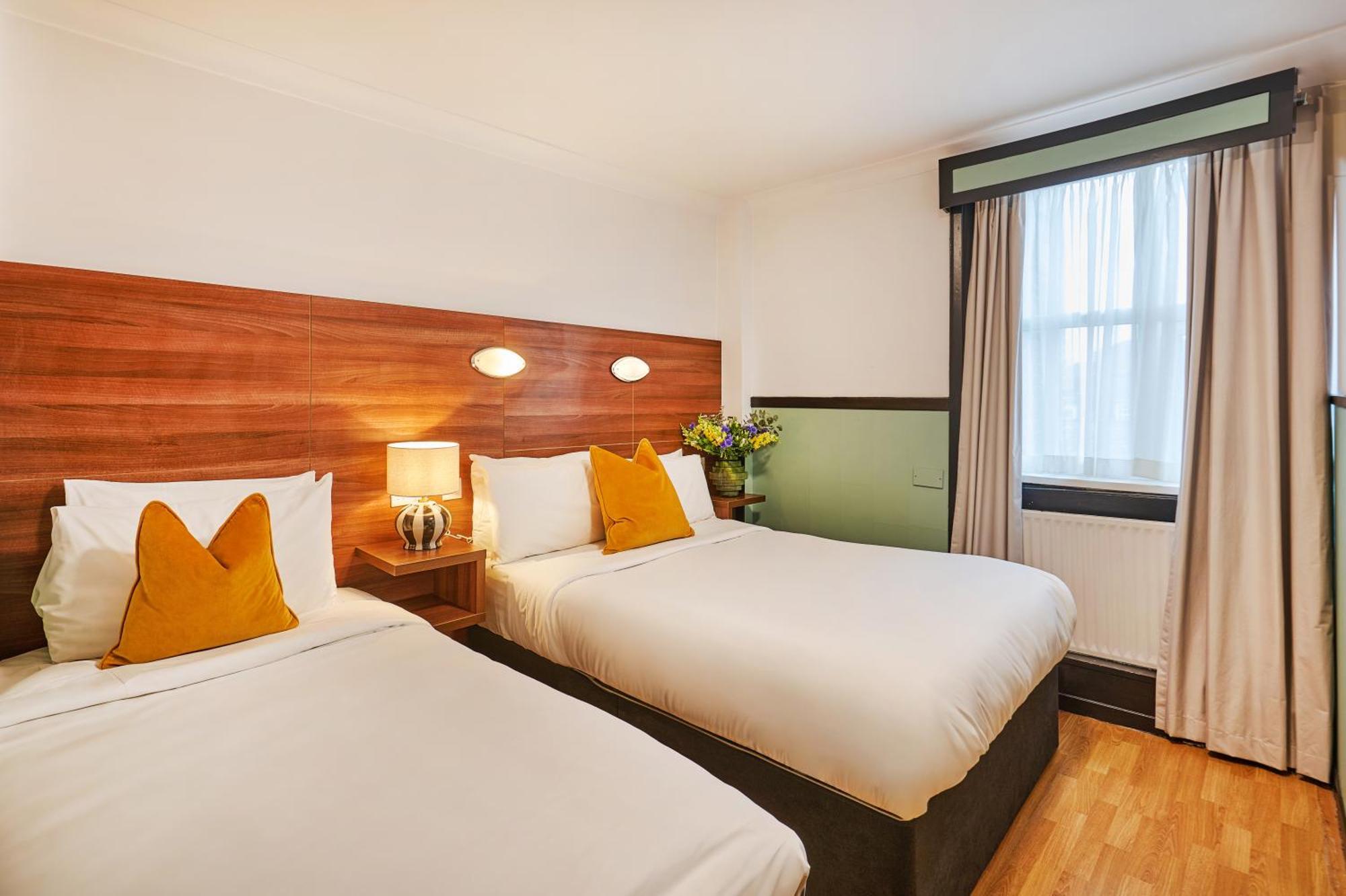 Huttons Hotel, Victoria Hotel