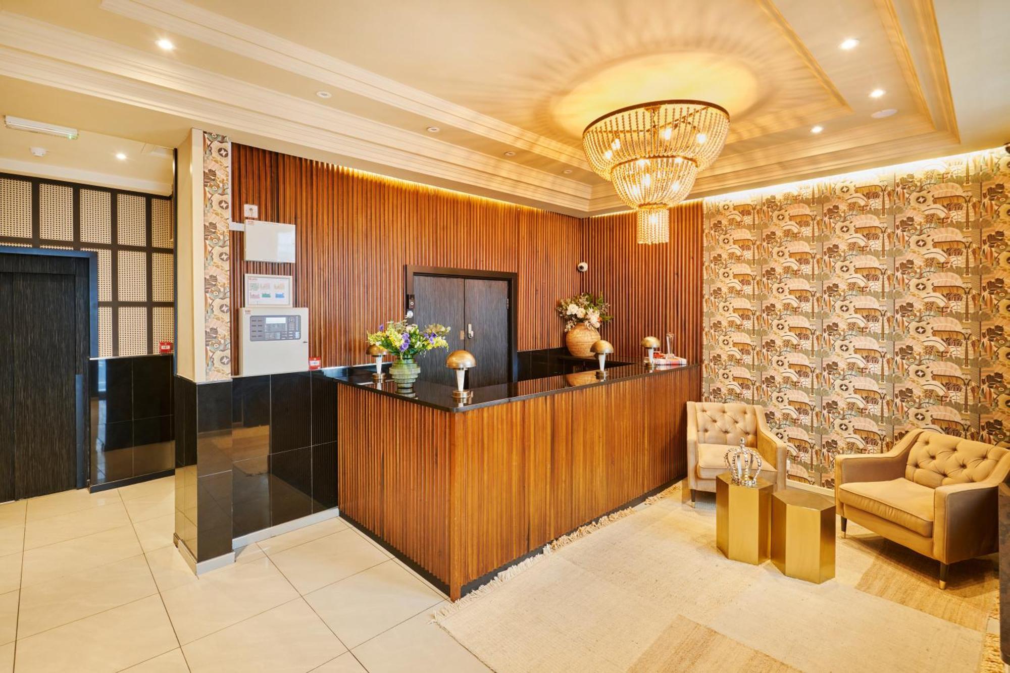 Huttons Hotel, Victoria 3*