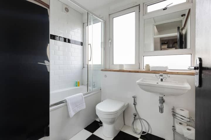 Guestready - Stylish Skyline Views,