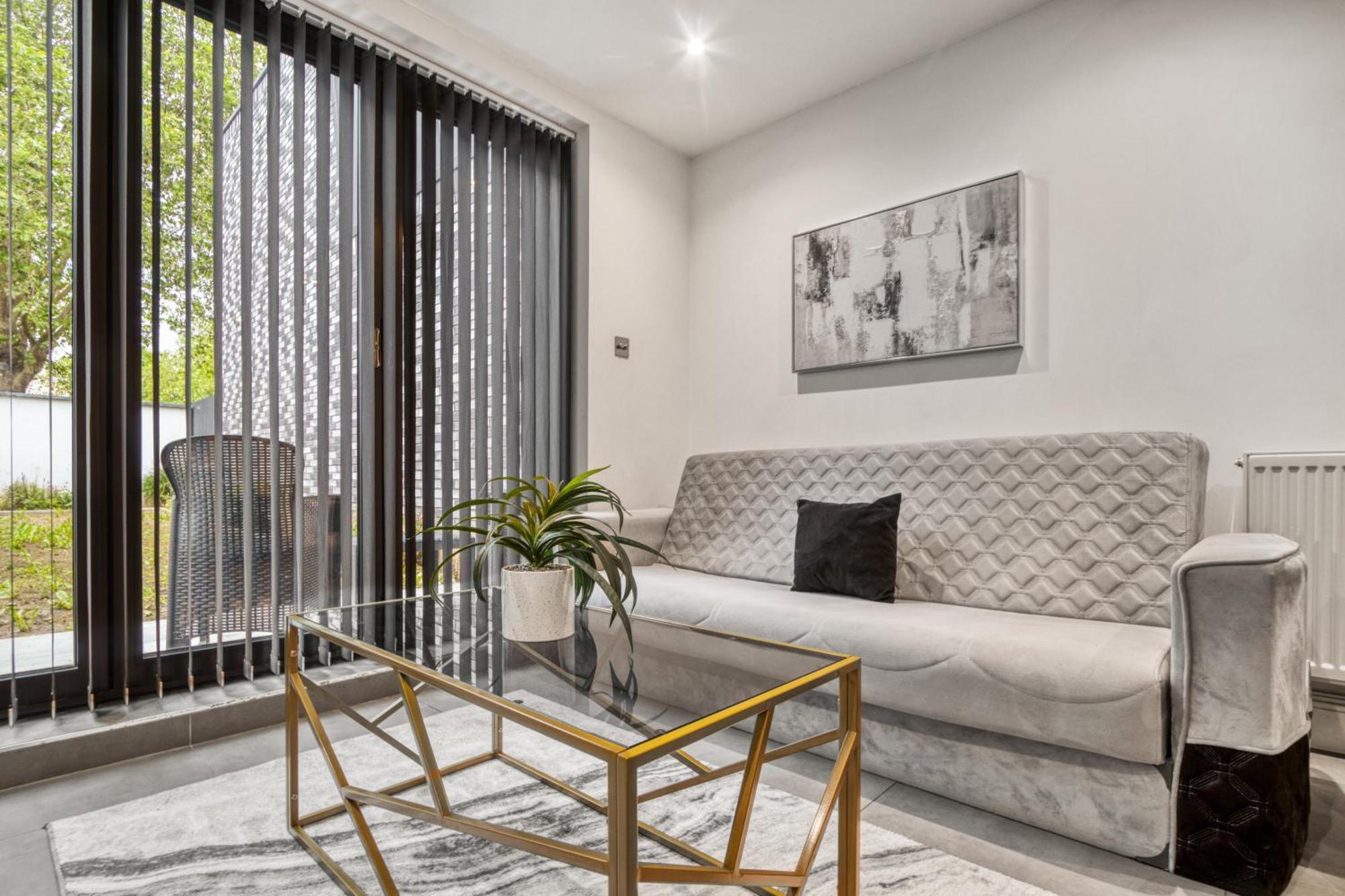 Chic Haven With Secret Garden Apartamento