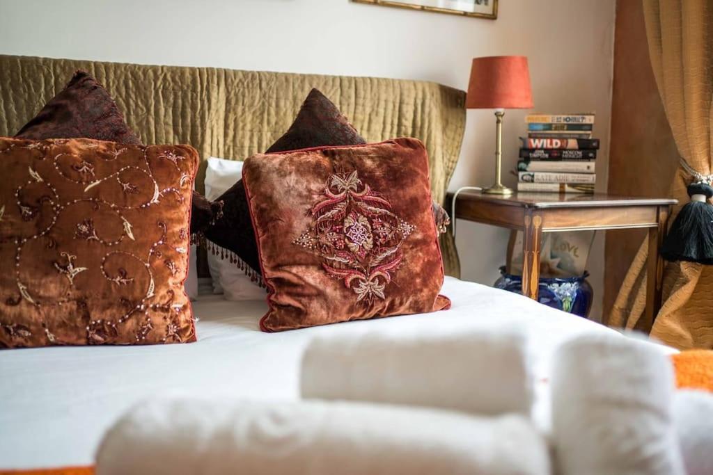 Artists Comfy Home, Near Camden Market *