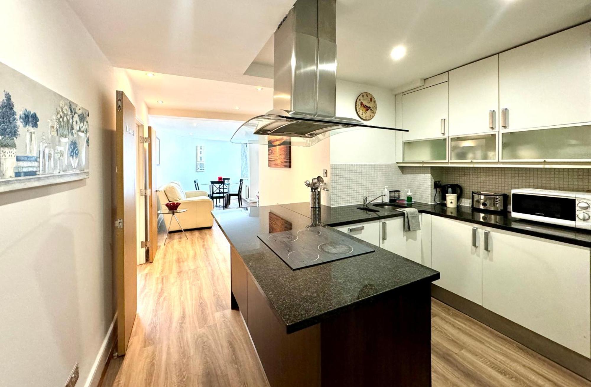 The Crib - 3 Bedroom Central By Wild Apartment *
