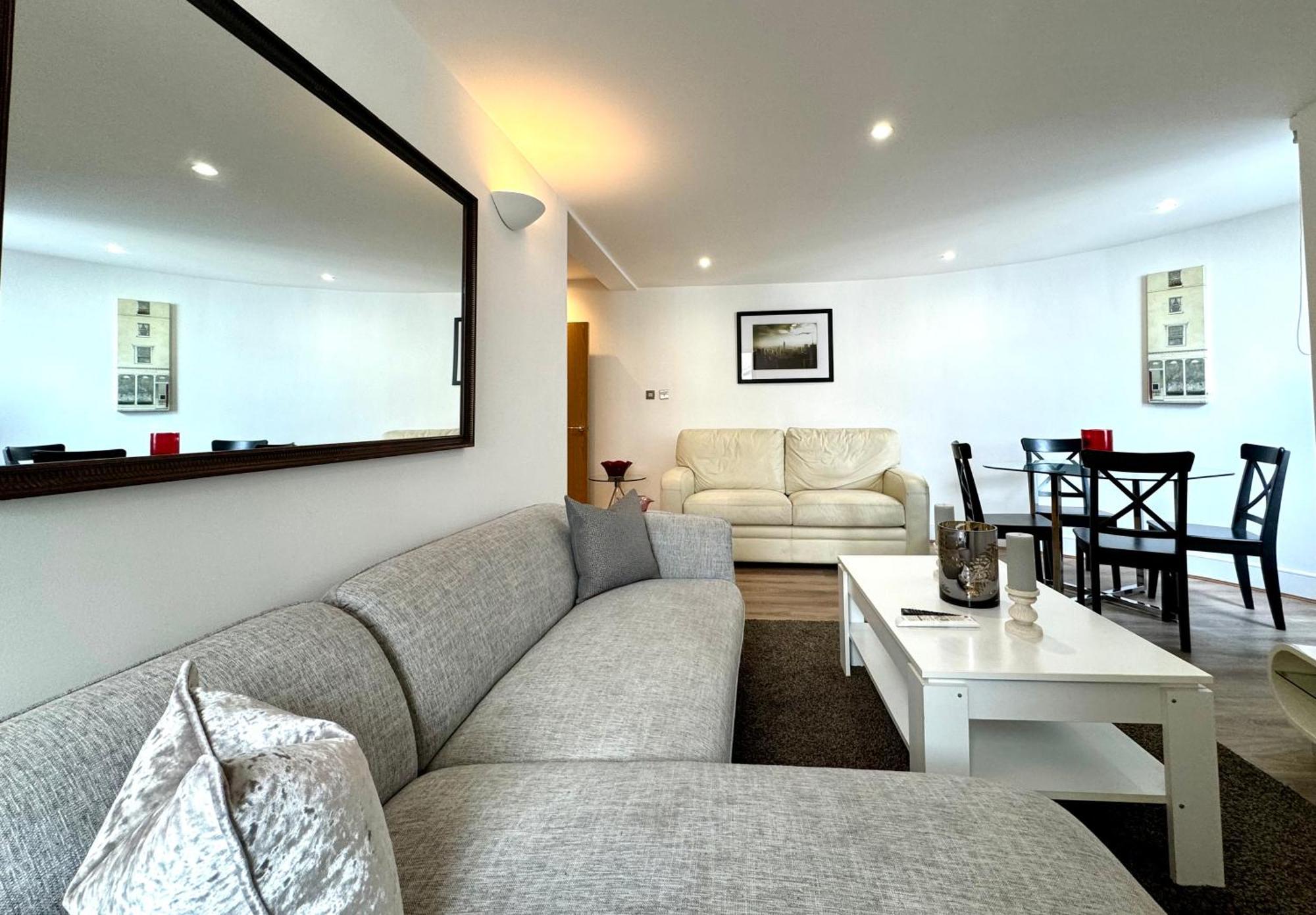 The Crib - 3 Bedroom Central By Wild Apartment London