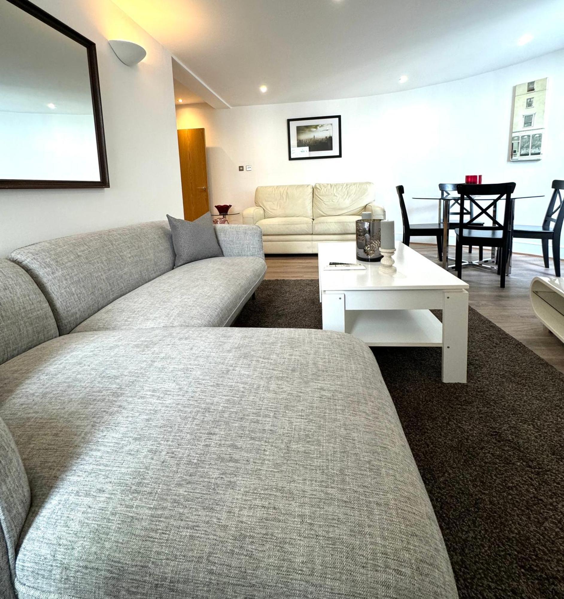 The Crib - 3 Bedroom Central By Wild Apartment *