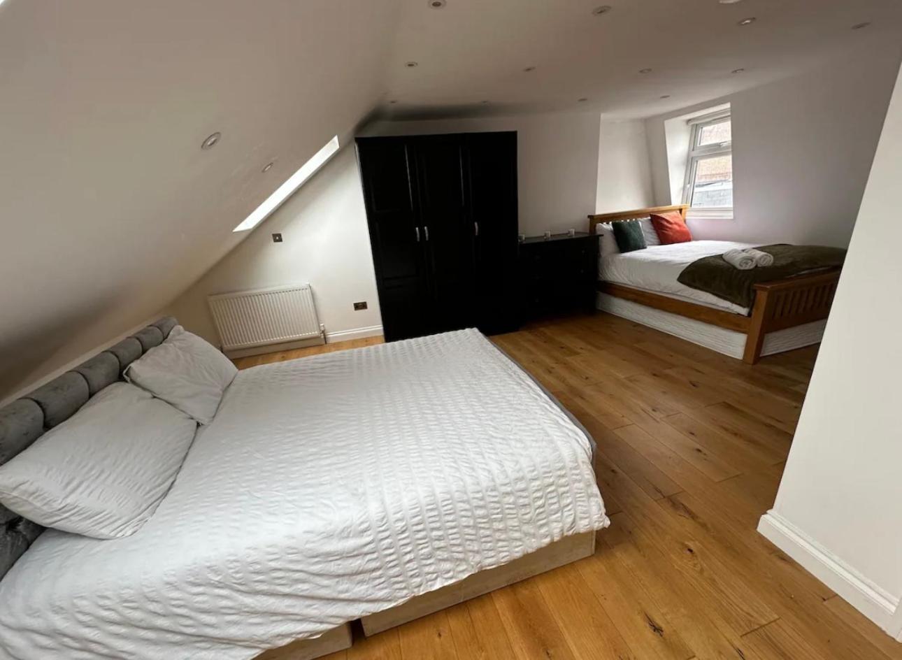 1 Bedroom, Sleeps 5, 30 Minutes To Centre