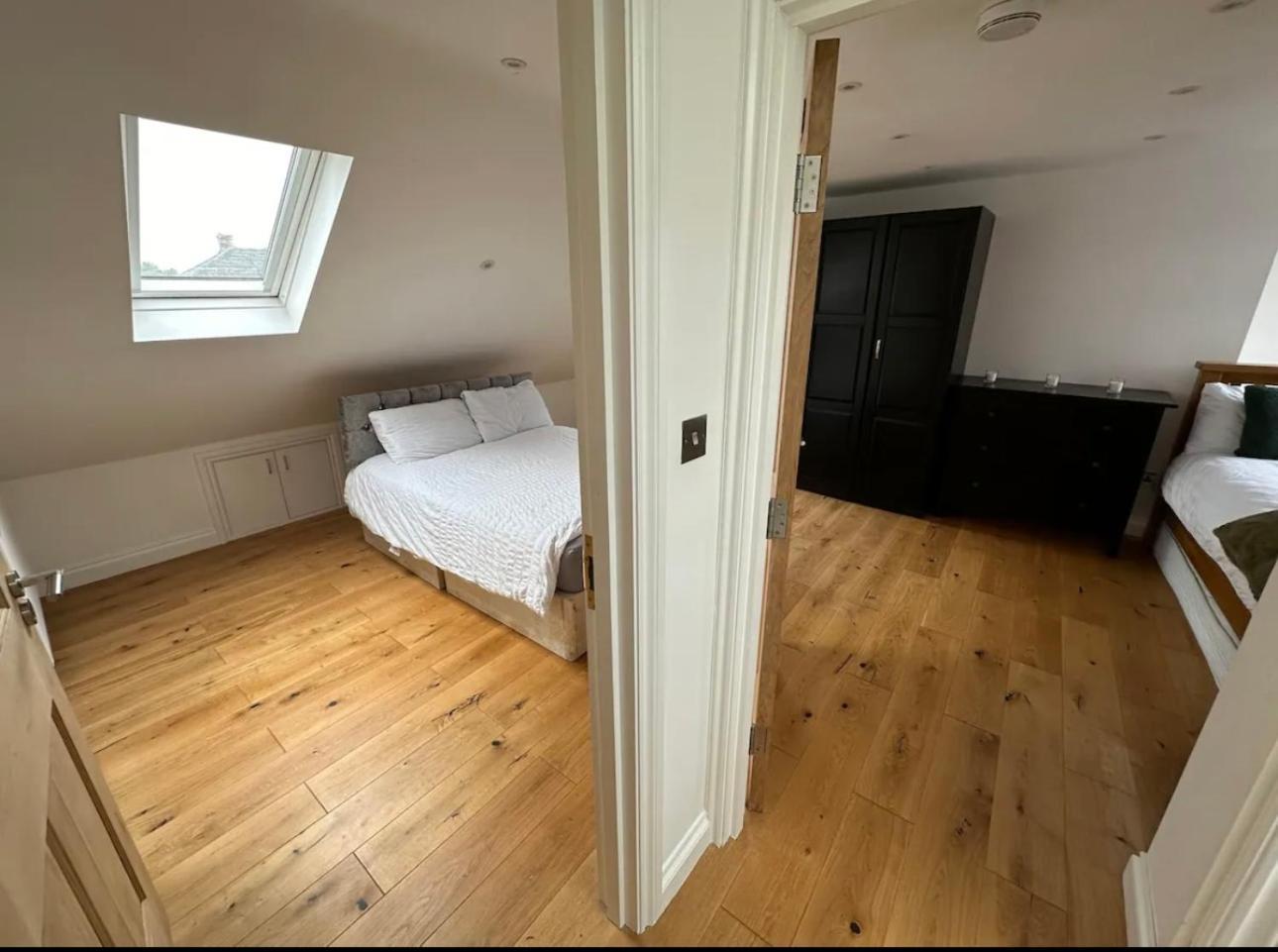 Apartment 1 Bedroom, Sleeps 5, 30 Minutes To Centre *
