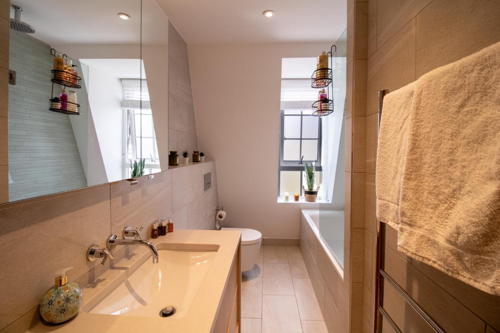 Elegant 3-bedroom Penthouse In Marble Arch 70