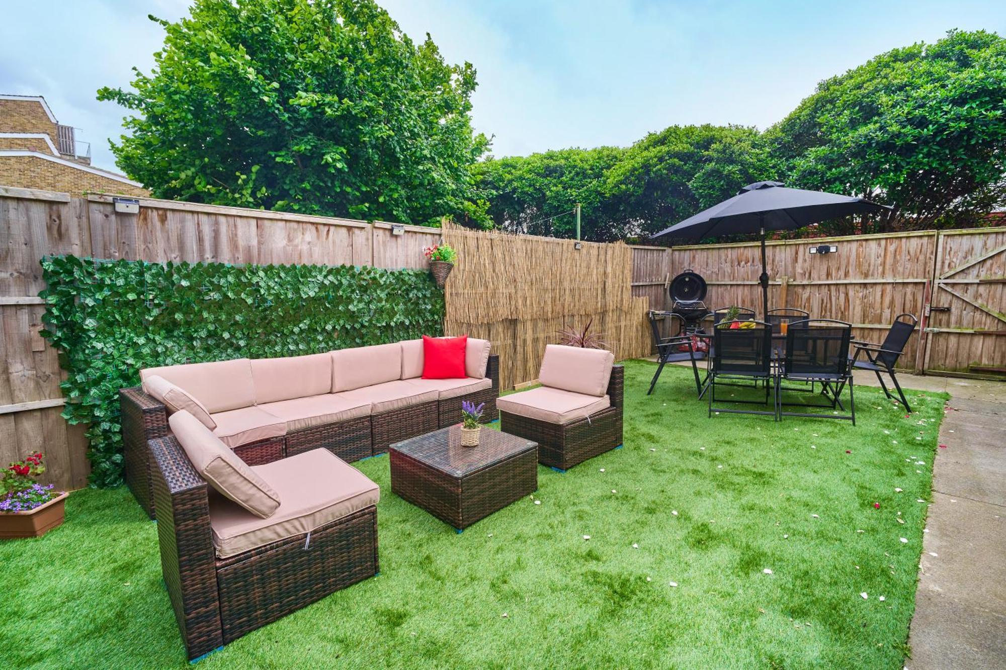 Big House With En-suites A Big Garden And Hot-tub Near Tower Bridge Villa