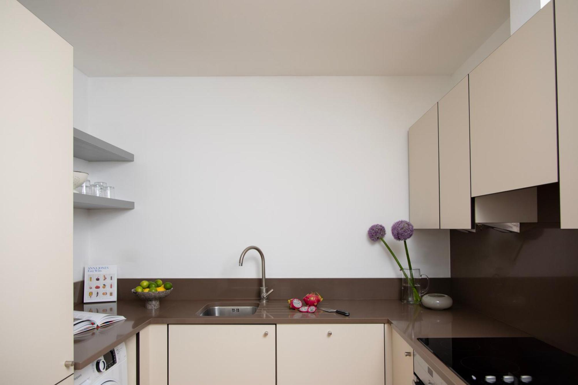Bob W Tower Hill Residences *
