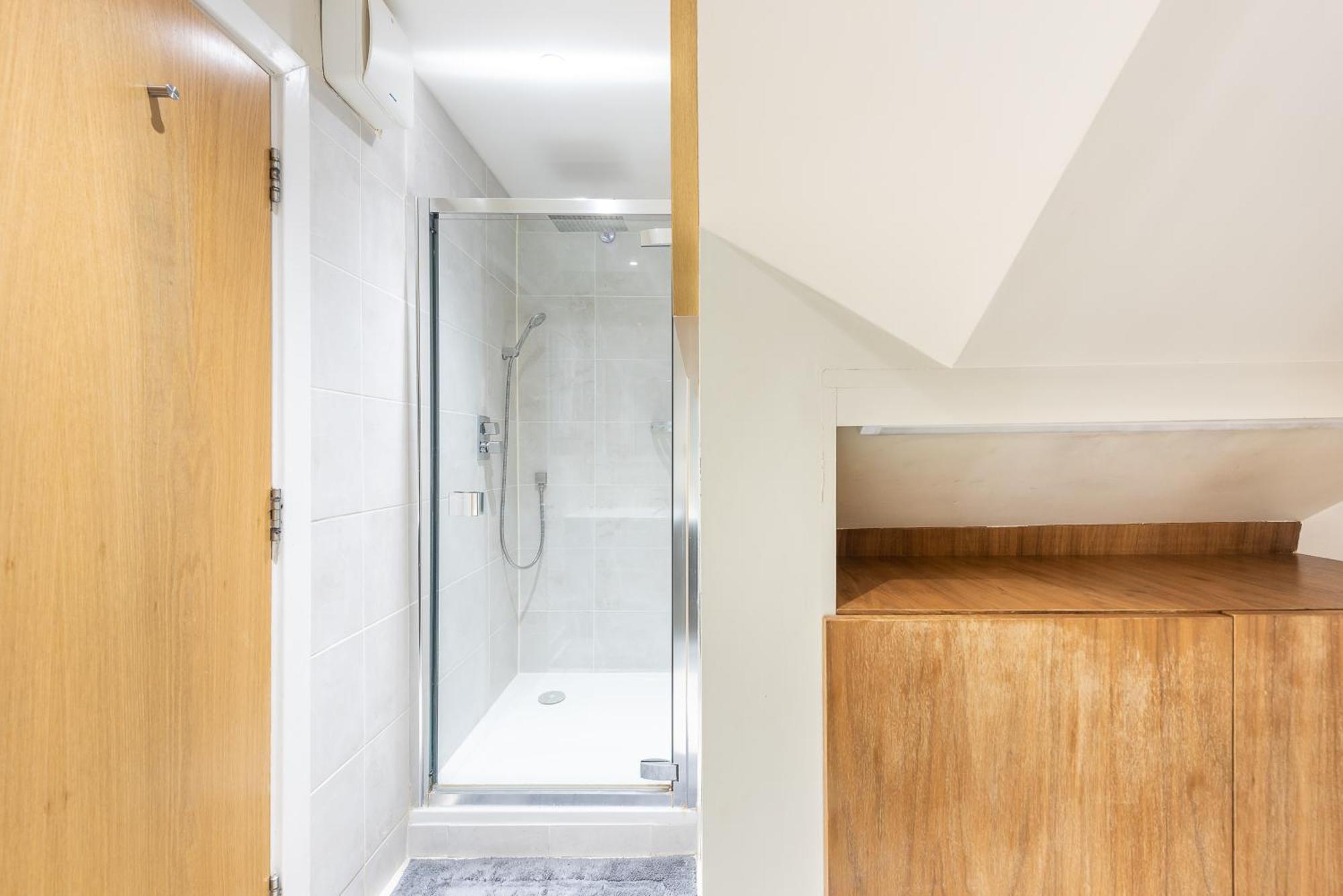 Moments From Hyde Park & Notting Hill With Free Luggage Storage And Washing Machine Londres