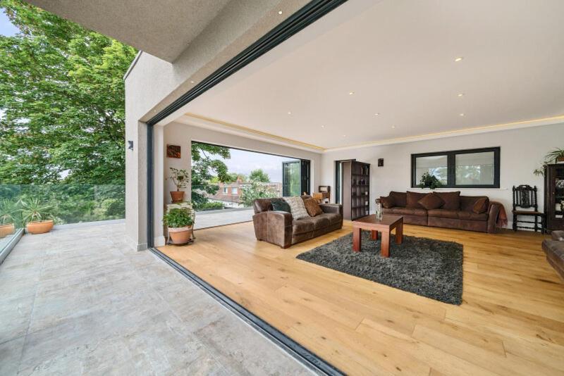 The Ridge London - Luxury Designer With Hot Tub And Sauna, Bexley Borough Of London Villa *