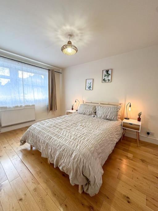 Apartment Bright & Spacious Split Level Flat In Kennington