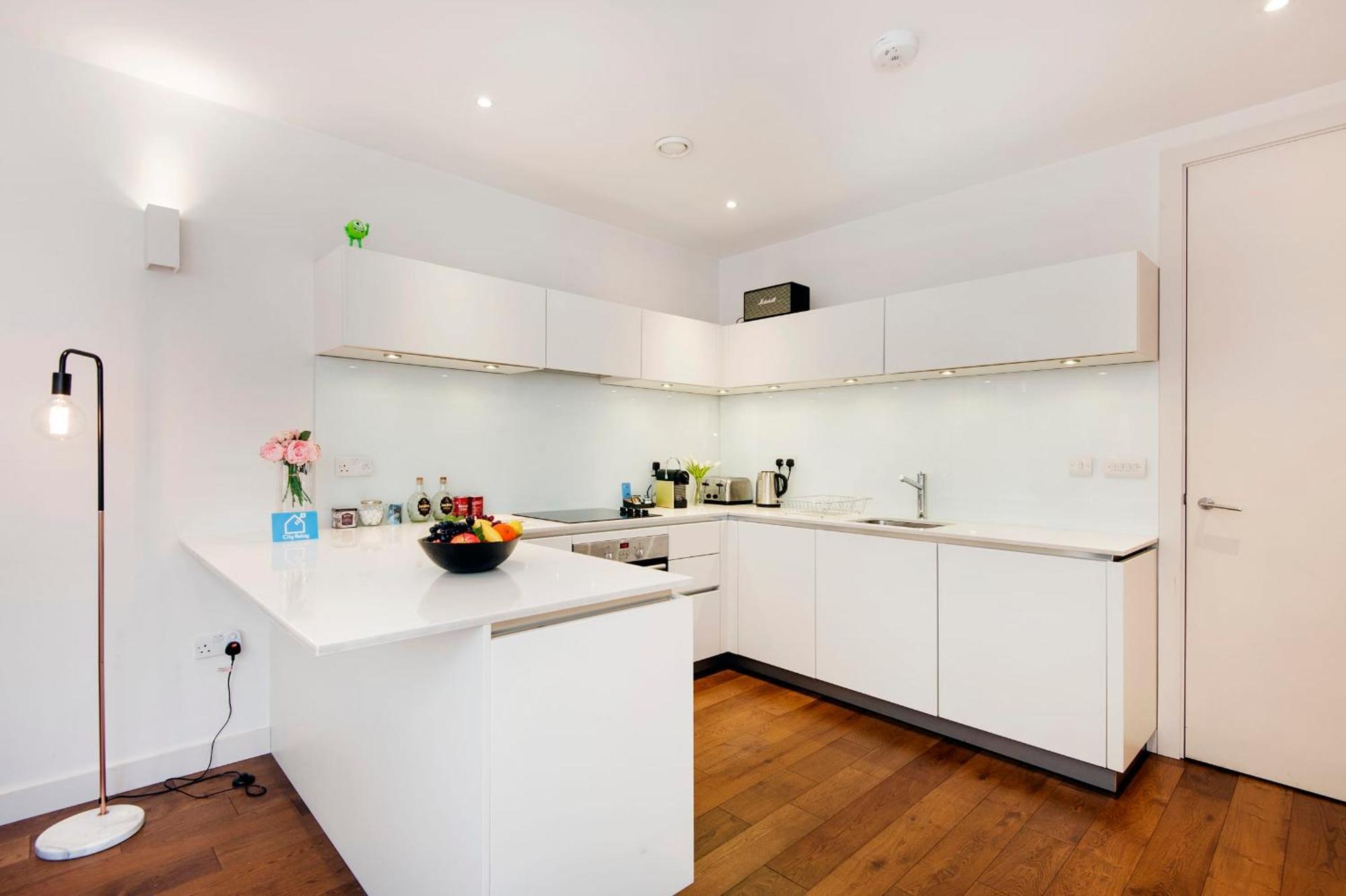 Vibrant 2br Retreat In Baker Street Appartement