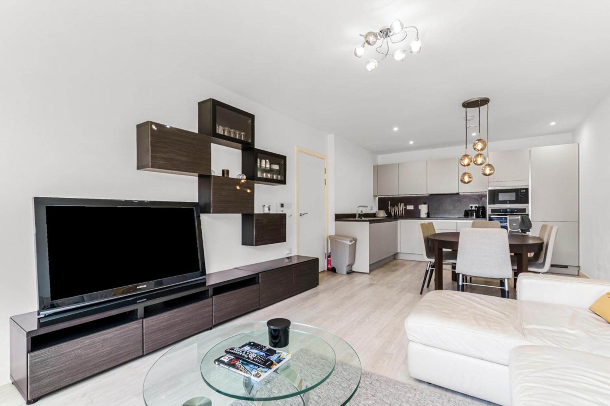 Stylish Surrey Quays - 10 Mins From Station Apartment