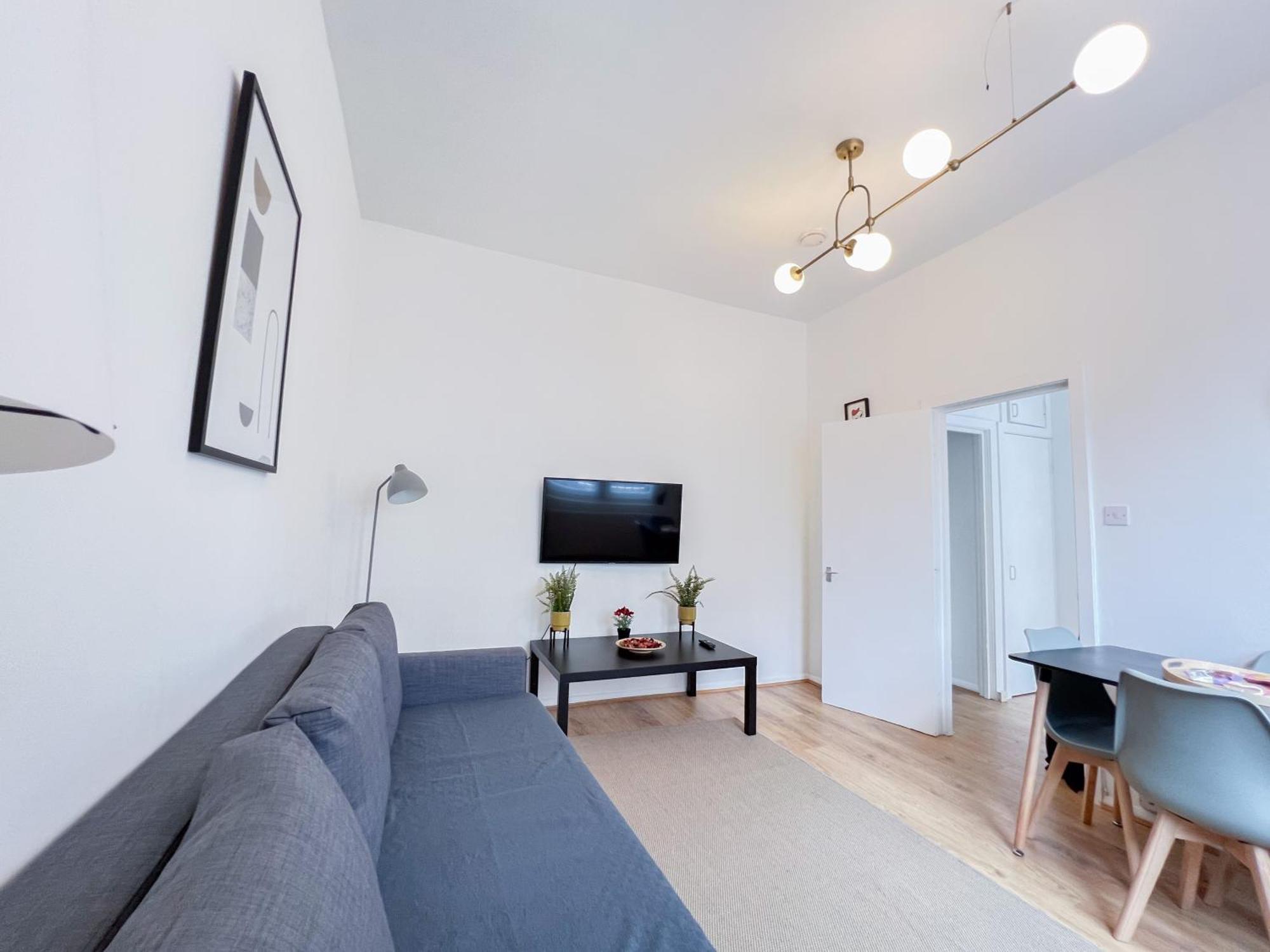 Pleasant 1 Bedroom Camden -on 1st Floor Apartment *