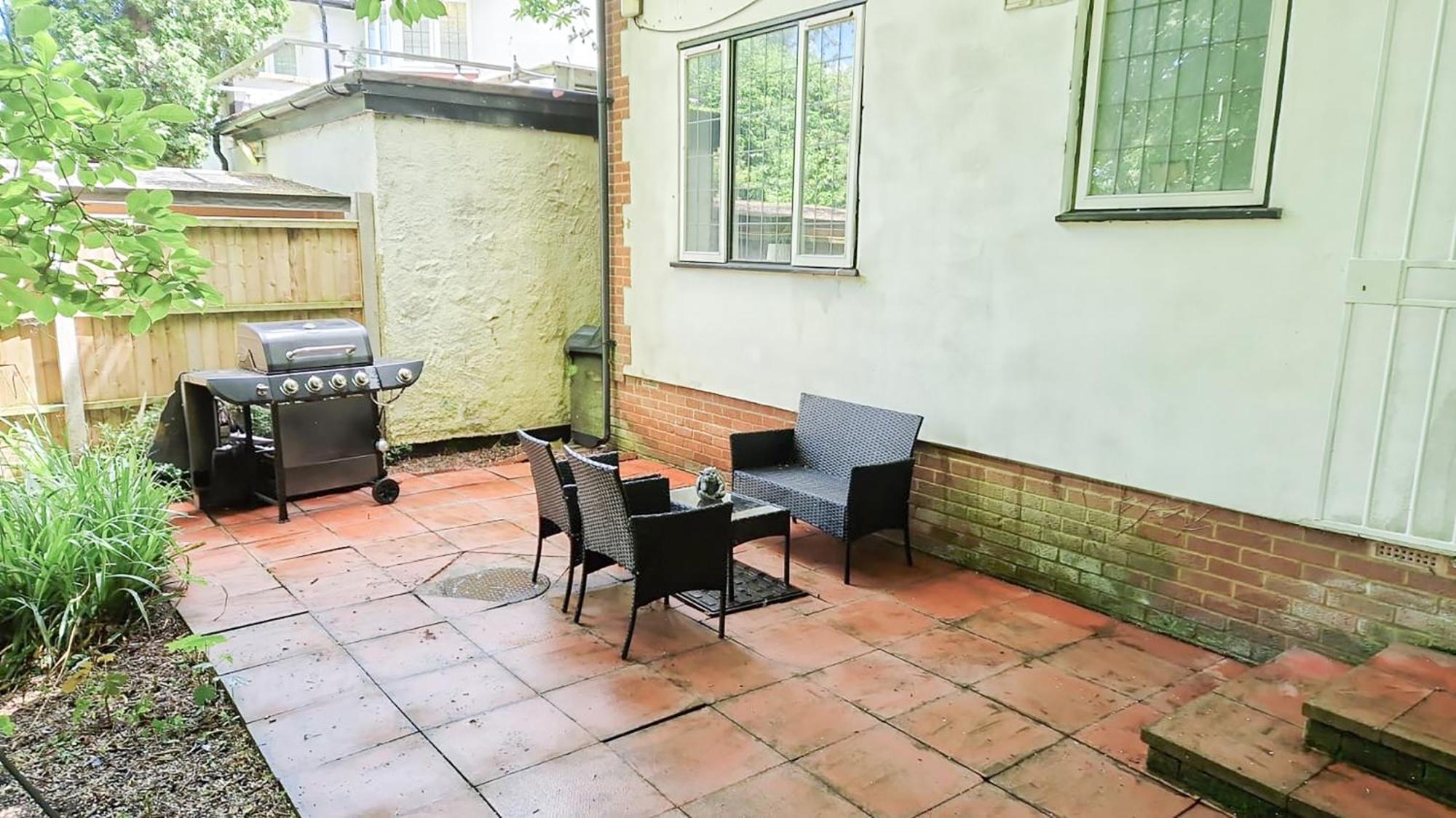 Apartamento Cosy Near Hampstead Heath With Free On-site Parking & Private Gardens, Golders Green Londres