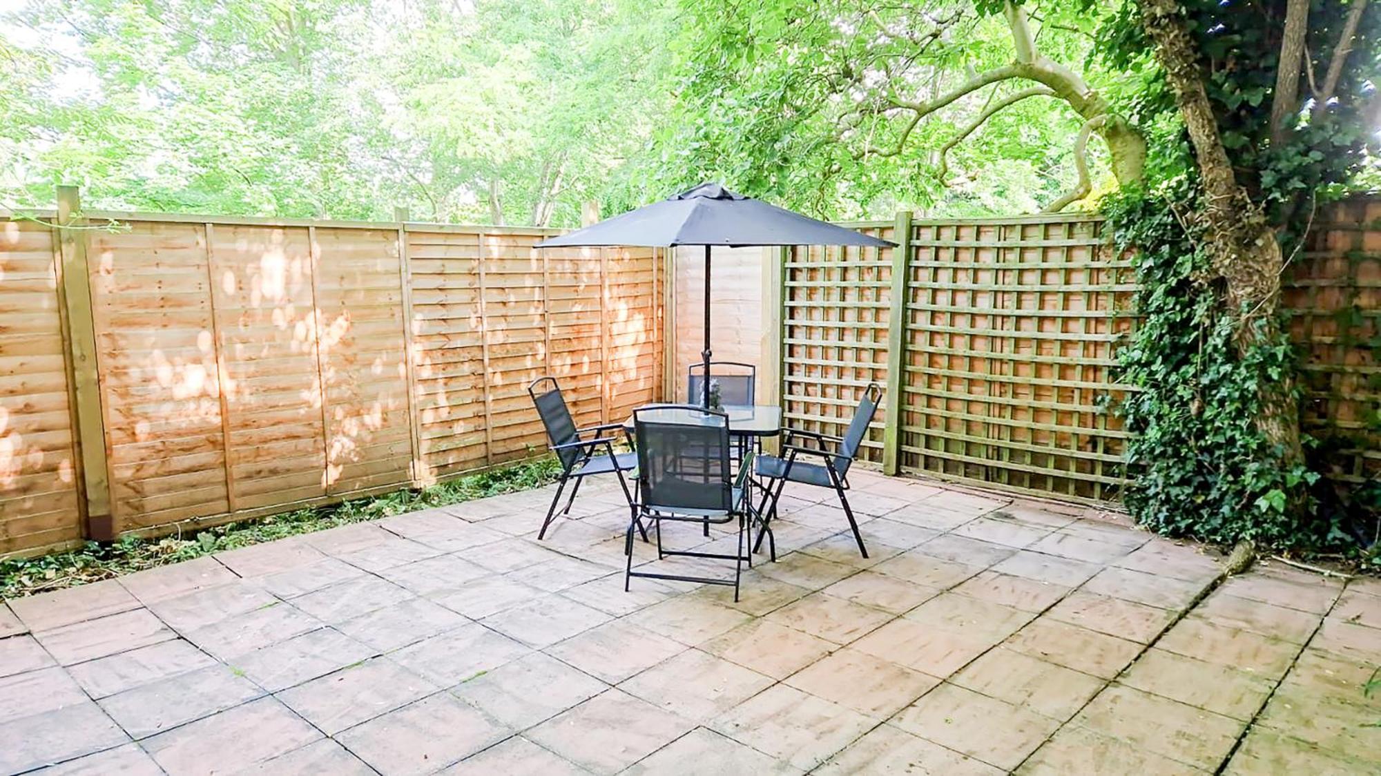 Cosy Near Hampstead Heath With Free On-site Parking & Private Gardens, Golders Green Apartamento Londres