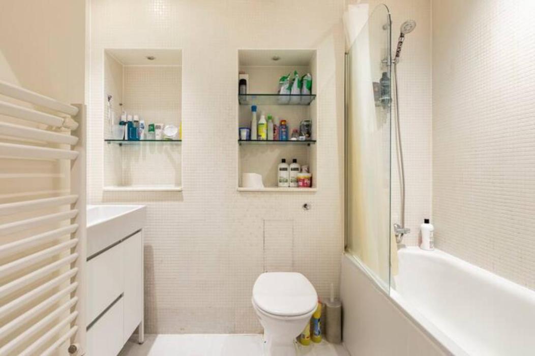 Spacious Air-conditioned Double With Workspace Londres