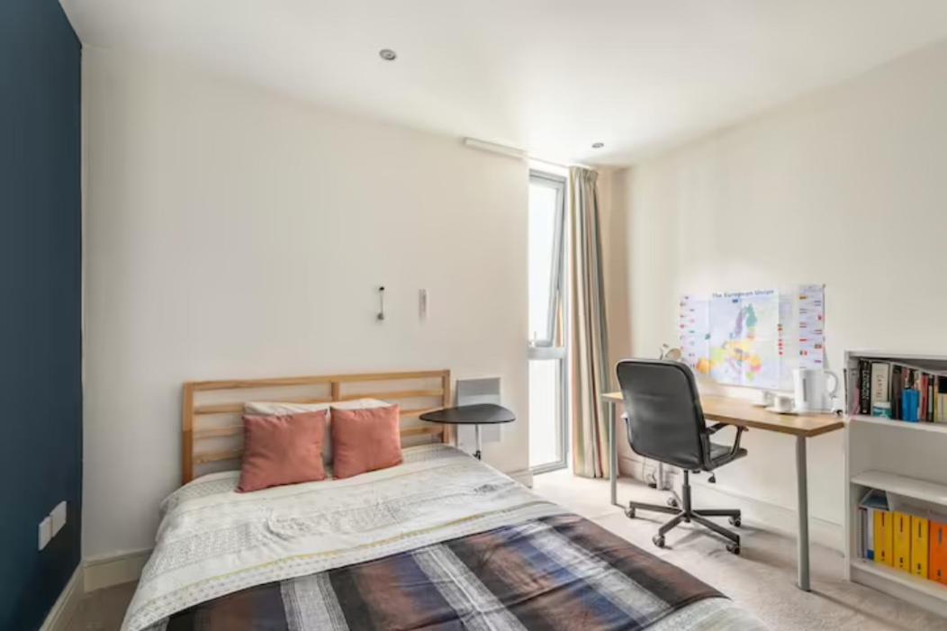 Séjour chez l'habitant Spacious Air-conditioned Double With Workspace *