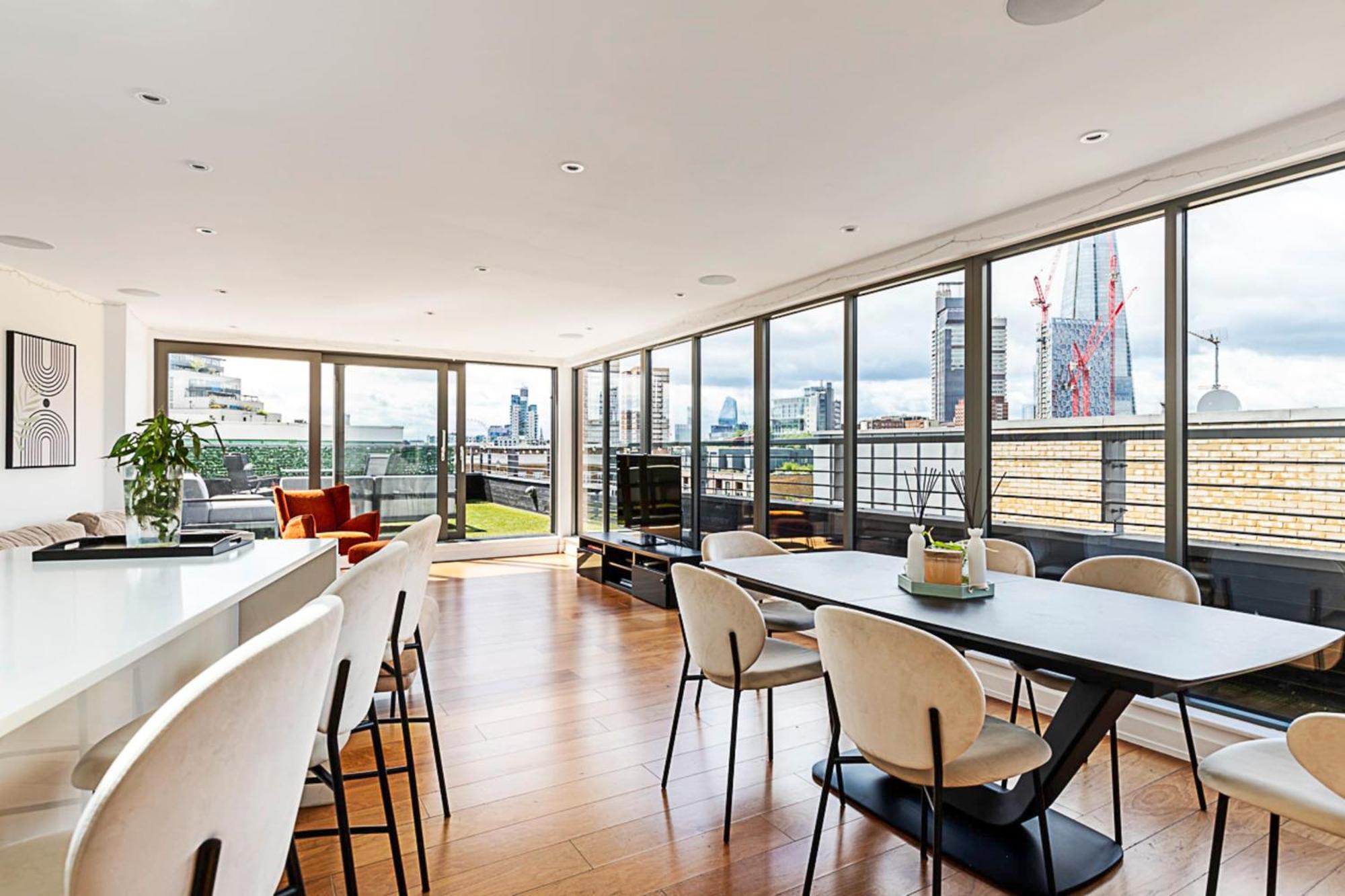 Modern Haven With Terrace View & Urban Charm * Londen
